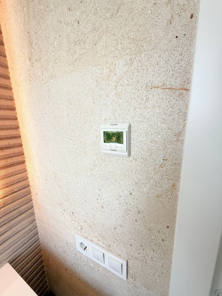 070db8d1-21e7-4bbe-9cb5-2a777373281c