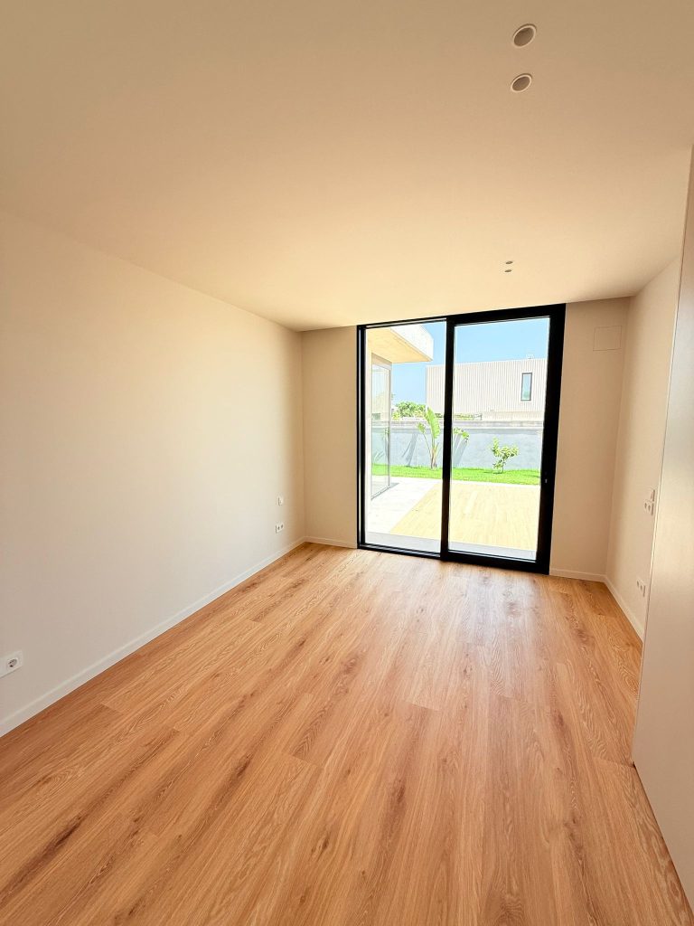 7b8229c1-841f-4bdf-9717-2f5c5d17072c