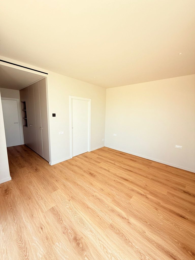 8e100939-d798-42ed-b4be-3afe1b624cb0