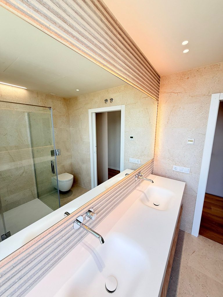 a5c43b0f-457f-4344-b5f6-443902afb08f