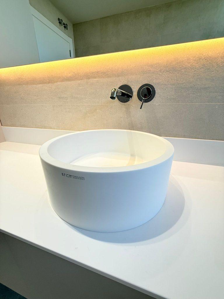 f1f3ff64-375c-42fb-ad54-8813433f2ebd