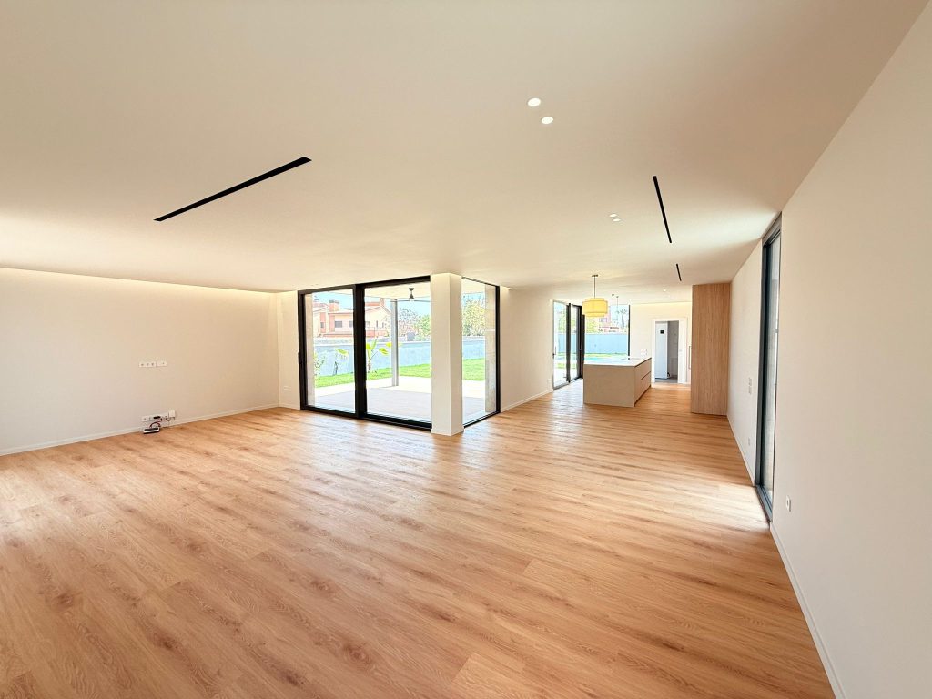 f7933d58-aeef-43ba-a633-cd56040c5f13